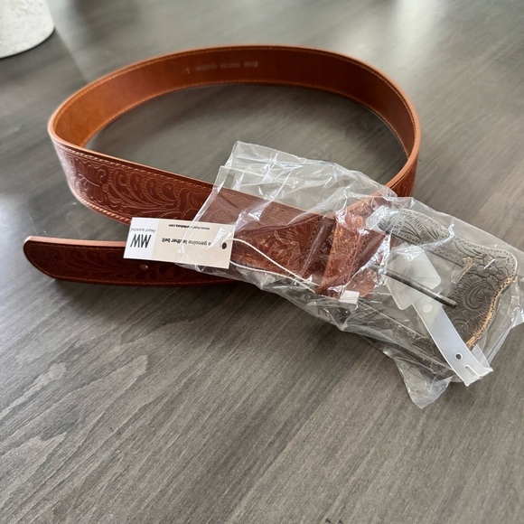 MOST WANTED Leather Wide Western Buckle Tooled Embellished Belt size L NWT - Picture 2 of 9